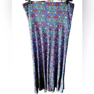 Lularoe size medium maxi skirt in EUC. Worn a few times. Thistle‎ pattern.